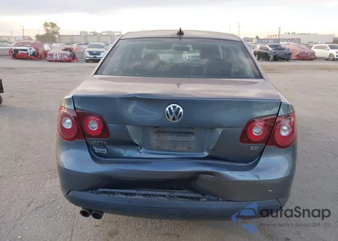 2008 Volkswagen Jetta Se/Sel from USA, damaged, VIN 3VWRZ71K98M033395